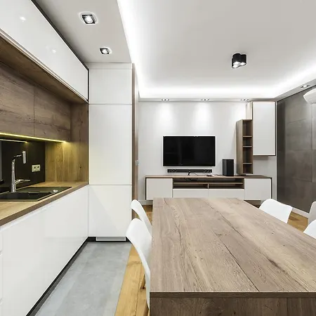Executive Suites Airport Apartment *