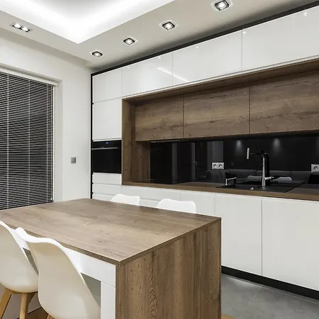 Executive Suites Airport Apartment