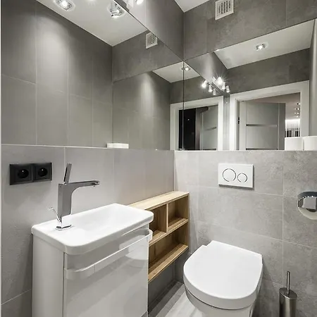 Executive Suites Airport Apartment *