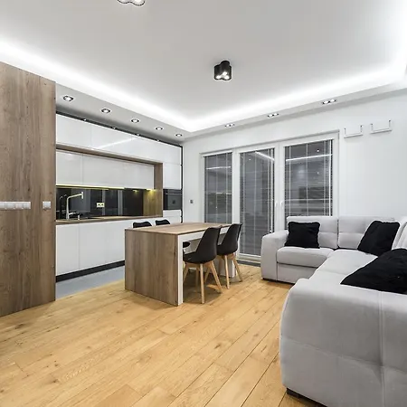 Executive Suites Airport Apartment *